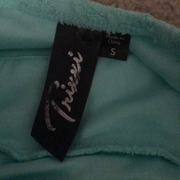 Trixxi Beautiful Floral Lace Dress π - Picture 5 of 7